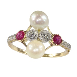 Vintage Art deco ring with diamonds rubies and pearls